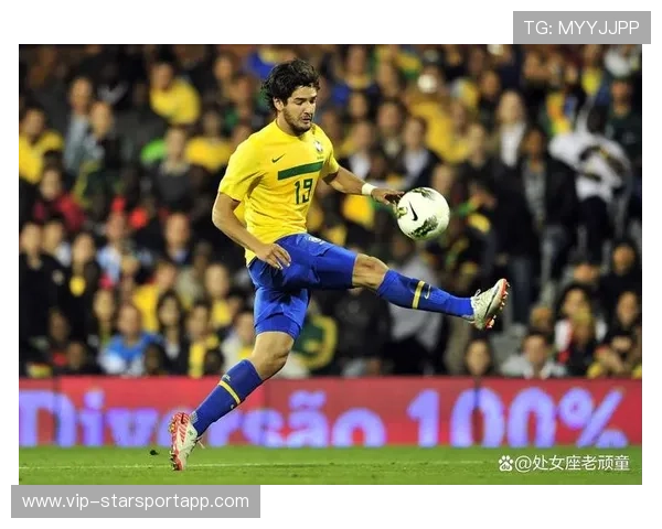 巴萨在训练中反复练习“无球吸引”的跑位艺术